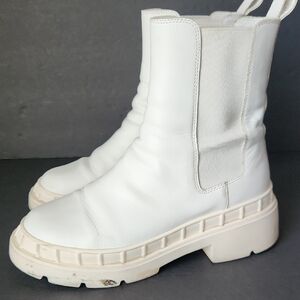 Lisa Vicky Marvel Chelsea Boot Winter White Leather Size 8.5